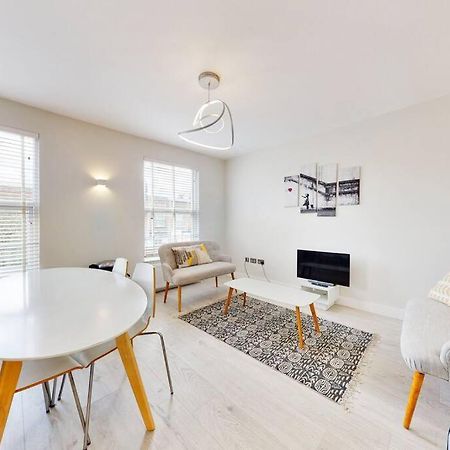 ロンドン Stylish 2Bed2Bath Flat 4Min From Tube Stationヴィラ エクステリア 写真