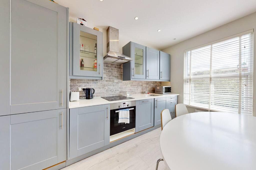 ロンドン Stylish 2Bed2Bath Flat 4Min From Tube Stationヴィラ エクステリア 写真