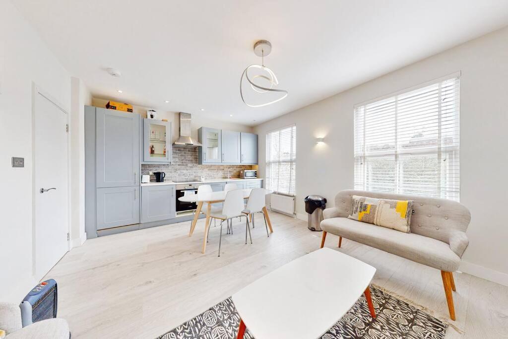 ロンドン Stylish 2Bed2Bath Flat 4Min From Tube Stationヴィラ エクステリア 写真