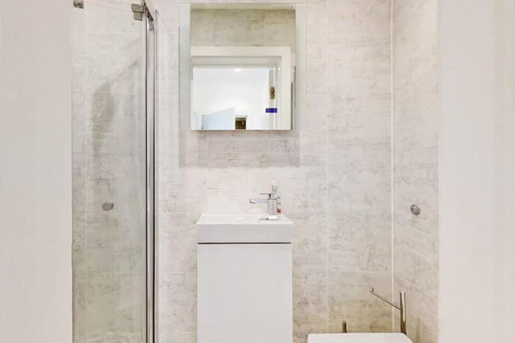 ロンドン Stylish 2Bed2Bath Flat 4Min From Tube Stationヴィラ エクステリア 写真